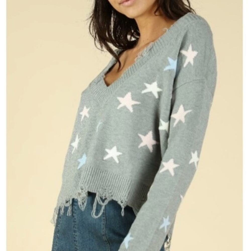 Wild Honey Women’s Ribbed V-Neck Distressed Star Cropped Sweater‎ Size S Gray